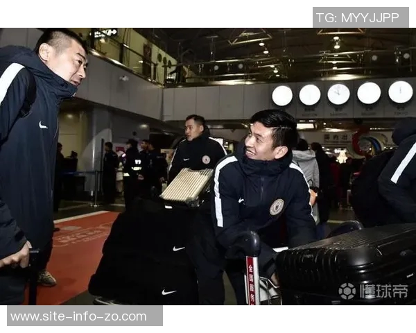 快船队启程前往盐湖城开启新赛季首场客场挑战众将士齐聚登机照曝光